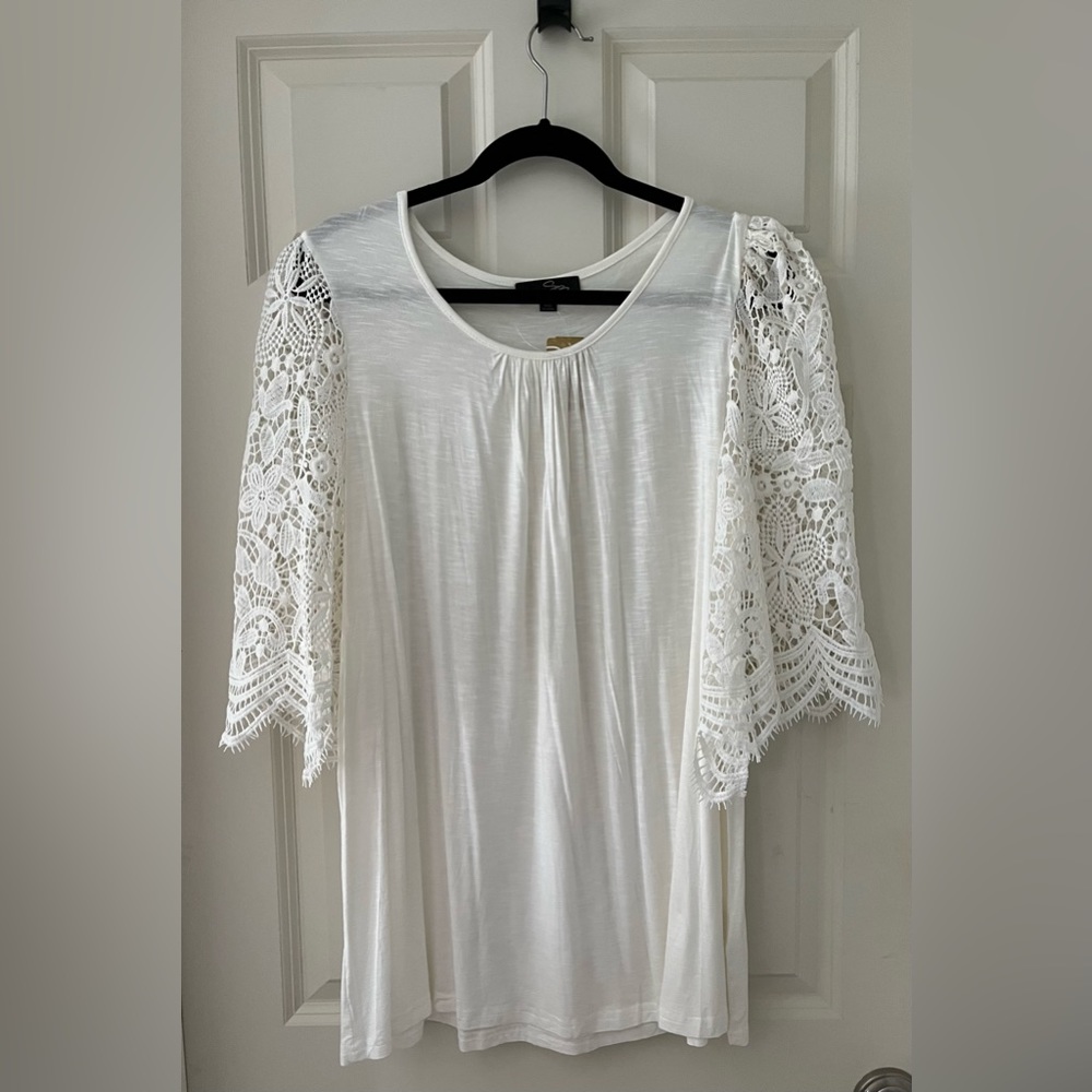 NWT Suzanne Betro white loose shirt  crotched type sleeves size S lightweight